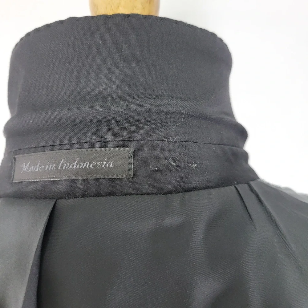 Calvin Klein Men's Sport Coat Blazer Two Button Black Wool Elastane Size 40R‎